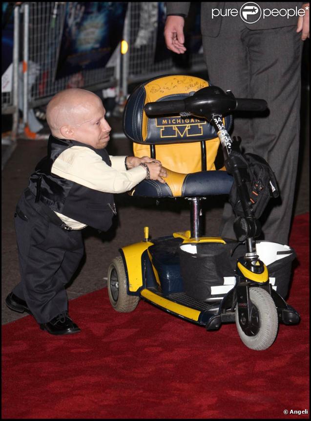 Verne Troyer très mignon, à l'occasion de l'avant-première de  L'Imaginarium du Docteur Parnassus , à l'Empire de Leicester Square, à Londres, le 6 octobre 2009 !