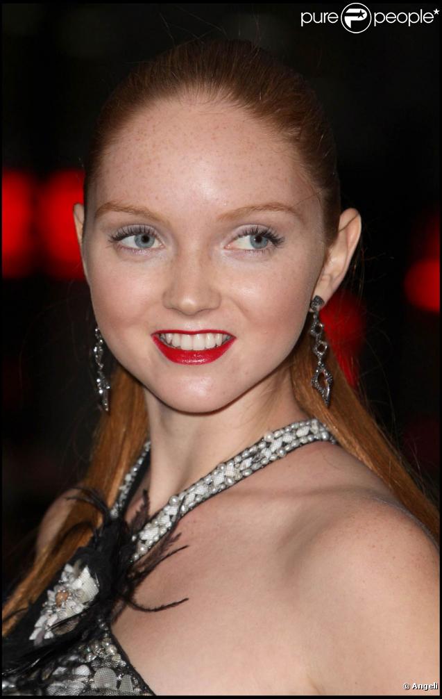 Lily Cole très jolie, à l'occasion de l'avant-première de  L'Imaginarium du Docteur Parnassus , à l'Empire de Leicester Square, à Londres, le 6 octobre 2009 !