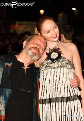 Terry Gilliam et Lily Cole, à l'occasion de l'avant-première de  L'Imaginarium du Docteur Parnassus , à l'Empire de Leicester Square, à Londres, le 6 octobre 2009 !