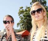 Paris et Nicky Hilton font leur shopping chez Trashy lingerie à Los Angeles afin de trouver leur déguisement d\'Halloween le 6 octobre 2009