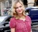 Nora Arnezeder au défilé Vuitton dans un look frais et rétro. Il fallait oser ! 