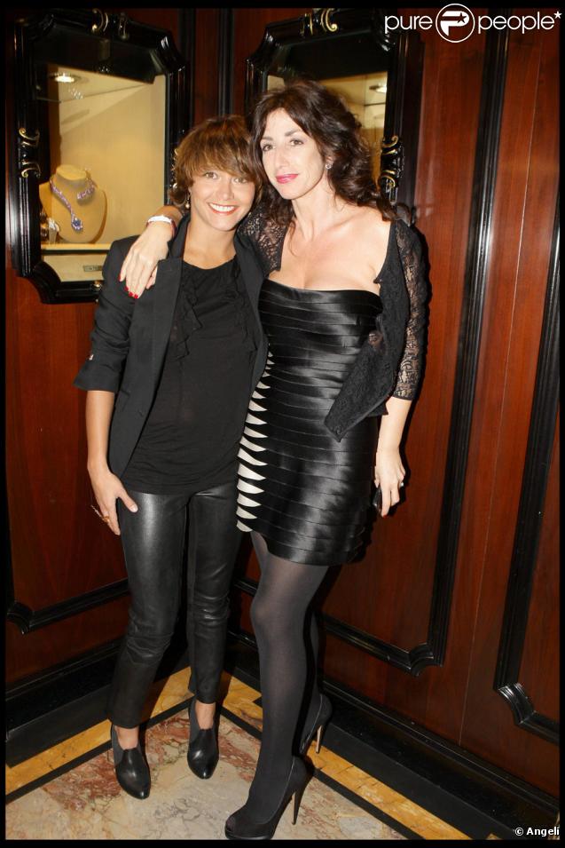 Emma de Caunes et Albane Cléret lors de la soirée présentation de la nouvelle collection De Grisogono à Paris le 8 octobre 2009