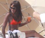 Naomi Campbell et Vladislav Doronin, sur une plage de Miami Beach, le 12 octobre 2009  ! La vie est belle !