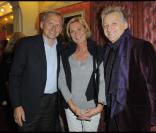 Thomas Valentin et sa femme ainsi que Gilbert Rozon lors du spectacle de Gregory Charles à Paris le 12 octobre 2009