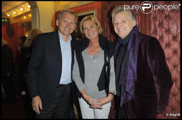 Thomas Valentin et sa femme ainsi que Gilbert Rozon lors du spectacle de Gregory Charles à Paris le 12 octobre 2009