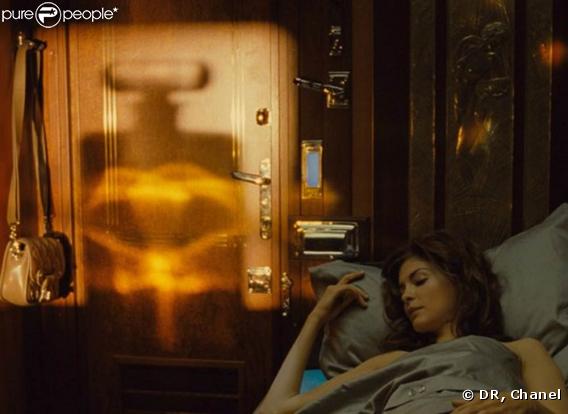 Audrey Tautou en princesse endormie pour Chanel