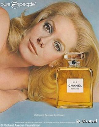 Catherine Deneuve représente le célèbre parfum Chanel N°5
