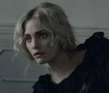 Heidi Mount pose pour Chanel 