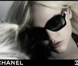 Sasha Pivovarova pose pour les lunettes Chanel 