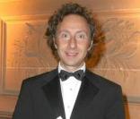 Stépahne Bern a prononcé un discours d'accueil, en l'honneur de l'entrée de Rachida Dati au musée Grévin. 