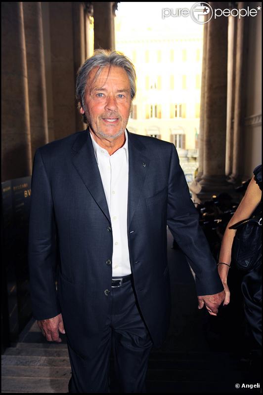 Alain Delon, grand ami de Rachida, est venu la soutenir lors de son entrée au musée Grévin ! 