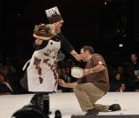 Valérie Damidot porte une tenue créée par le chocolatier Jean-Luc Decluzeau  (Porte de Versailles, 13 octobre 2009)