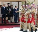 Rania de Jordanie lors de la visite officielle du couple présidentiel d'Azerbaïdjan, au palais royal d'Amman, le 12 octobre 2009