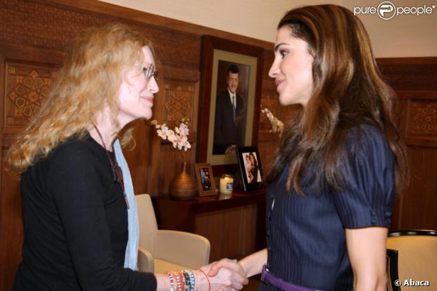 Rania de Jordanie a reçu Mia Farrow au palais royal d'Amman, le 13 octobre 2009