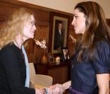 Rania de Jordanie a reçu Mia Farrow au palais royal d'Amman, le 13 octobre 2009