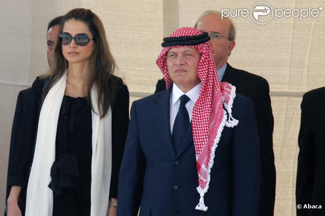 Rania de Jordanie et son mari le roi Abdullah II  lors d'une cérémonie militaire, à Amman, le 14 octobre 2009