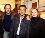 Anthony Delon, Steve Suissa et Nikita, la compagne de Benoît Magimel, lors de la soirée Italian Touch à la boutique Tod's. Paris, le 13 octobre 2009