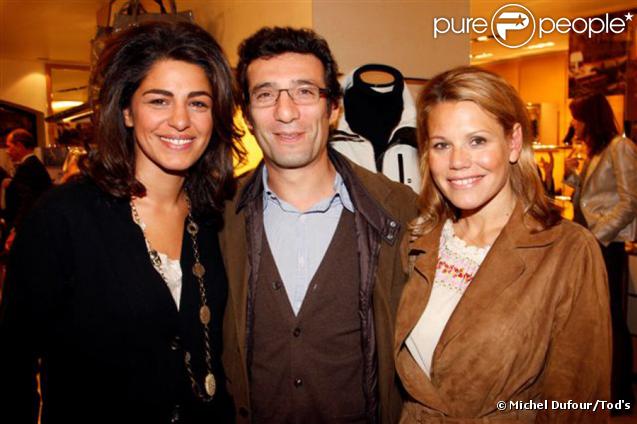 Laura Tenoudji et son compagnon avec Sarah Doraghi lors de la soirée Italian Touch à la boutique Tod's. Paris, le 13 octobre 2009