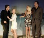 Les belles Kristen Bell et Malin Akerman s'amusent avec Jason Bateman et Vince Vaughn, à l'occasion d'un shooting promotionnel pour la comédie  Thérapie de Couples , à Londres, le 15 octobre 2009 !
