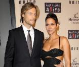 Gabriel Aubry et Halle Berry lors de la soirée Black Ball, gala de charité pour la lutte contre le sida en Afrique et en Inde, le 15 octobre 2009 à New York