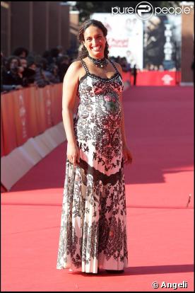 La chanteuse israélienne Noa, très enceinte, lors du 4e Festival du Film de Rome, le 16 octobre 2009 !