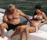Flavio Briatore et sa très belle Elisabetta Gregoraci enceinte, se la coulent douce sur leur yacht, au large de Ponza, en Italie, le 20 septembre 2009 !