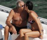 Flavio Briatore et sa très belle Elisabetta Gregoraci enceinte, se la coulent douce et s'embrassent sur leur yacht, au large de Ponza, en Italie, le 20 septembre 2009 !