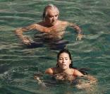 Flavio Briatore et sa très belle Elisabetta Gregoraci enceinte, se la coulent douce dans l'eau et sur leur yacht, au large de Ponza, en Italie, le 20 septembre 2009 !