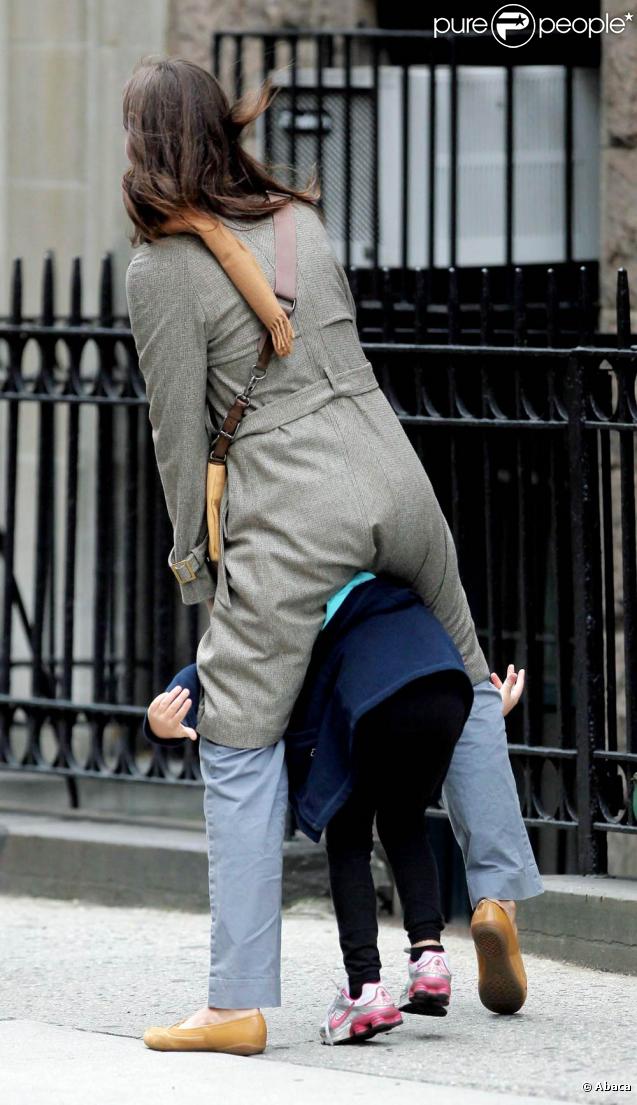 Christy Turlington vient récupérer sa fille et une copine à l'école à New York le 1er octobre 2009