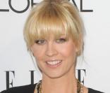 Jenna Elfman lors de la 16e édition des Women in Hollywood Tribute organisée par le magazine ELLE, le 19/10/09 à Beverly Hills.