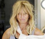 Goldie Hawn dans les rues de Los Angeles.