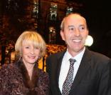 Eve Ruggieri et son mari au 17ème gala de l'Espoir au Théâtre des Champs-Elysées, avenue Montaigne dans le 8ème arrondissement de Paris le 21 octobre 2009