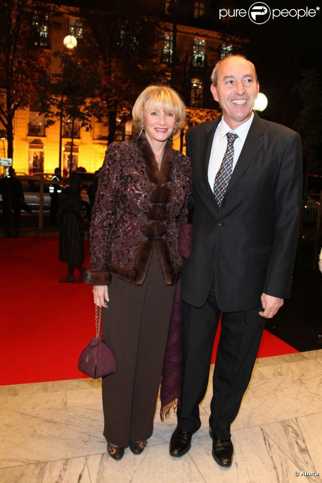 Eve Ruggieri et son mari au 17ème gala de l'Espoir au Théâtre des Champs-Elysées, avenue Montaigne dans le 8ème arrondissement de Paris le 21 octobre 2009