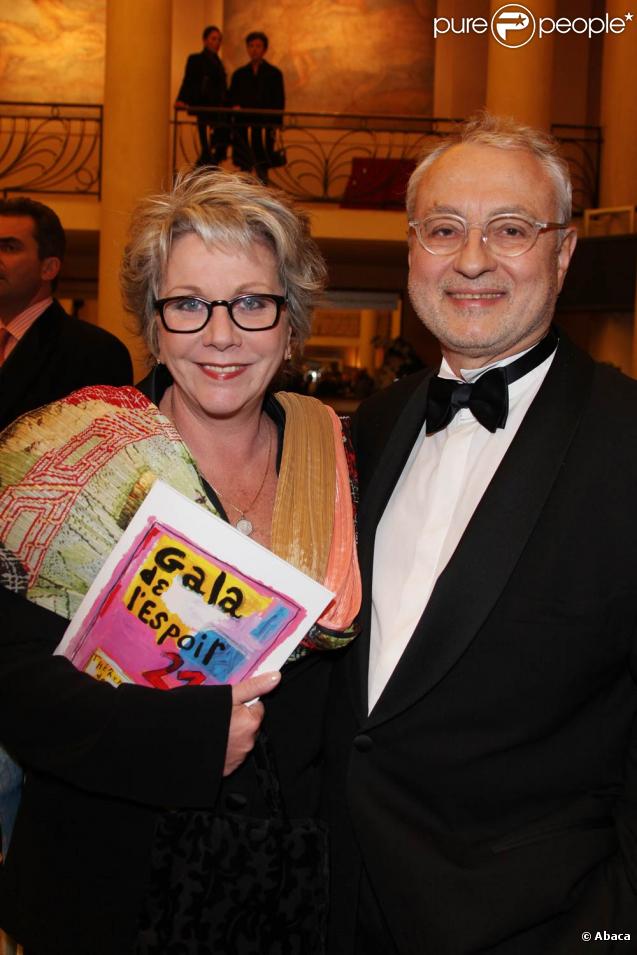 Françoise Laborde et son mari au 17ème gala de l'Espoir au Théâtre des Champs-Elysées, avenue Montaigne dans le 8ème arrondissement de Paris le 21 octobre 2009