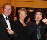 Michèle Alliot-Marie, Roselyne Bachelot et Marie-Christine Barrault au 17ème gala de l'Espoir au Théâtre des Champs-Elysées, avenue Montaigne dans le 8ème arrondissement de Paris le 21 octobre 2009