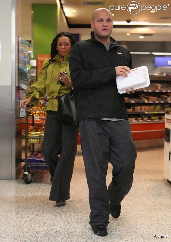 Mel B et Stephen Belafonte à Londres le 22 octobre 2009