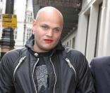 Stephen Belafonte - maquillé - et Mel B sortent de leur hôtel de Londres le 18 octobre 2009