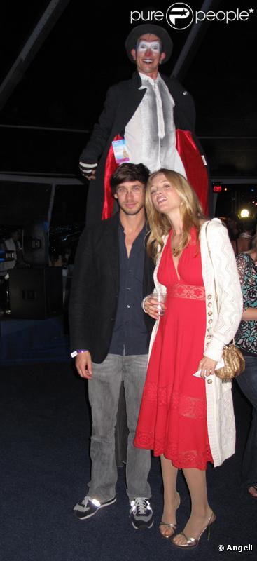 Heather Graham et son boyfriend lors de la soirée du Cirque du Soleil à Santa Monica le 16 octobre 2009