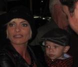 Jaime Pressly et son fils Dezi James lors de la soirée du Cirque du Soleil à Santa Monica le 16 octobre 2009