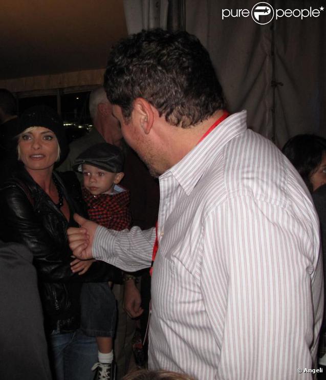 Jaime Pressly et son fils Dezi James lors de la soirée du Cirque du Soleil à Santa Monica le 16 octobre 2009