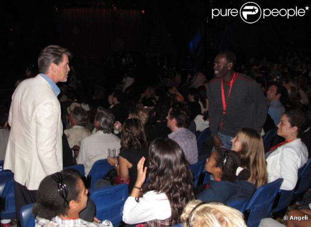 Pierce Brosnan et Don Cheadle lors de la soirée du Cirque du Soleil à Santa Monica le 16 octobre 2009
