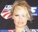 Pamela Anderson : Elle s'est mise au snowboard, et nous montre... ses dessous !