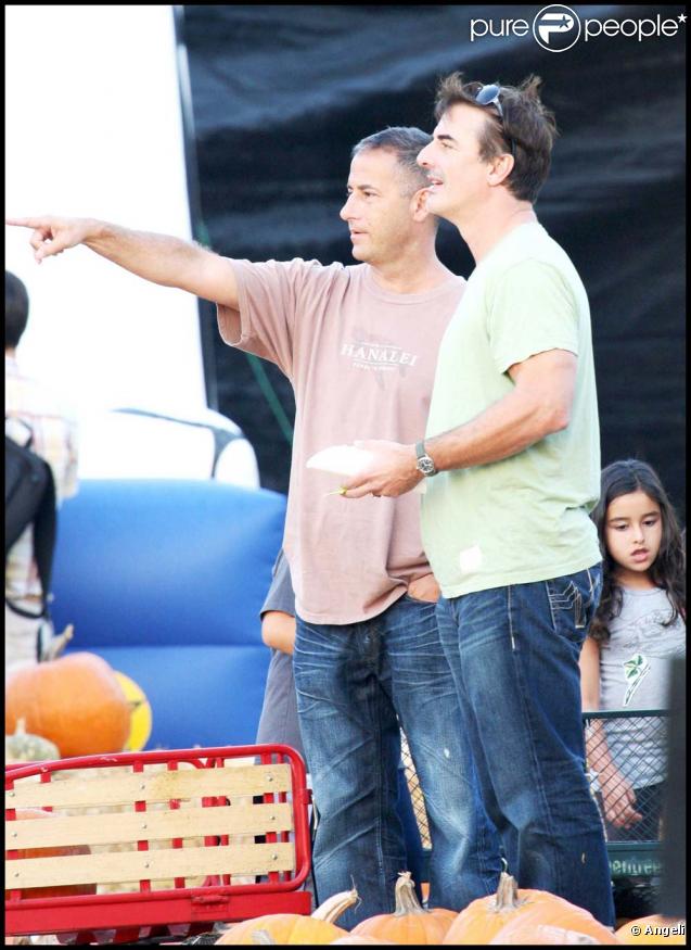 Chris Noth, sa compagne Tara Wilson et leur fils Orion chez Mr Bones Pumpkin Patch le 25 octbore 20009 à Los Angeles.