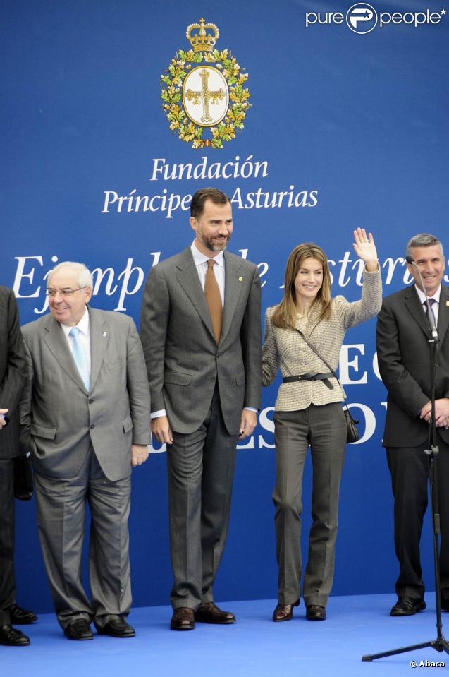  Letizia d'Espagne  et le Prince Felipe rendent visite au Village d'Asturies 2009 à Sobrescobio le 24 octobre 2009 en Espagne 