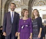 la Princesse Letizia d'Espagne et le Prince Felipe et sa mère la rein Sofia d'Espagne lors de la cérémonie des Asturias Awards à Oviedo le 23 octobre 2009