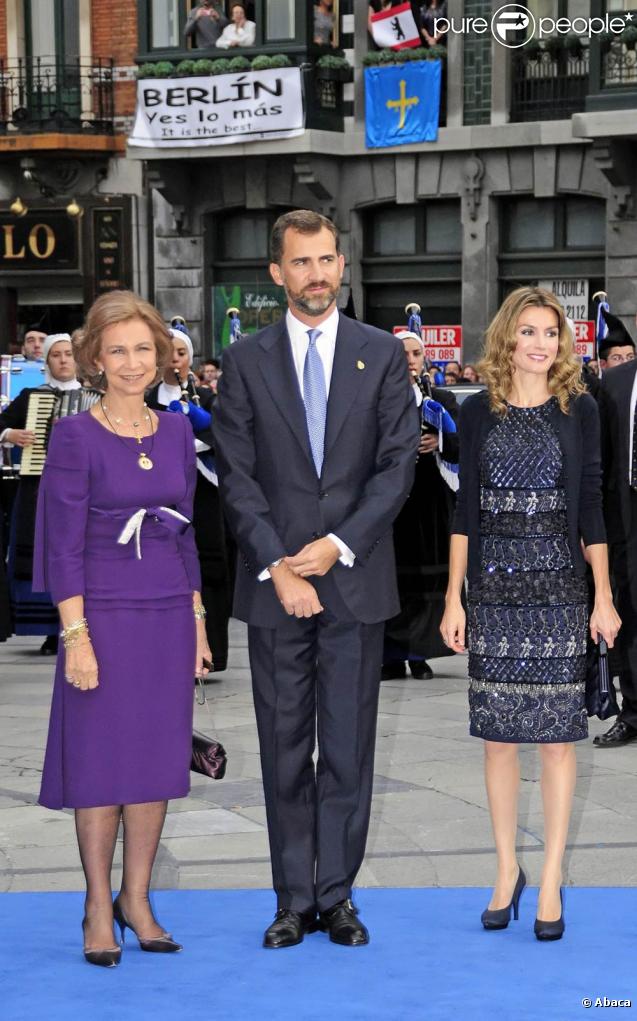 Le prince Felipe d'Espagne, la princesse Letizia et la reine Sofia lors des Asturias Awards 2009 le 23 octobre 2009