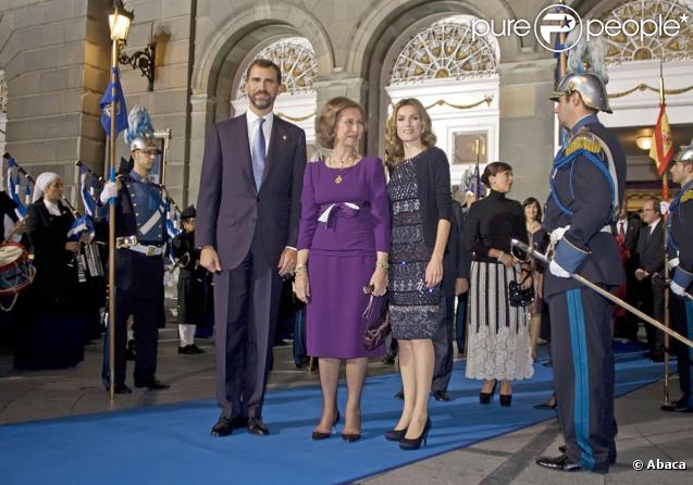 Le prince Felipe d'Espagne, la princesse Letizia et la reine Sofia lors des Asturias Awards 2009 le 23 octobre 2009