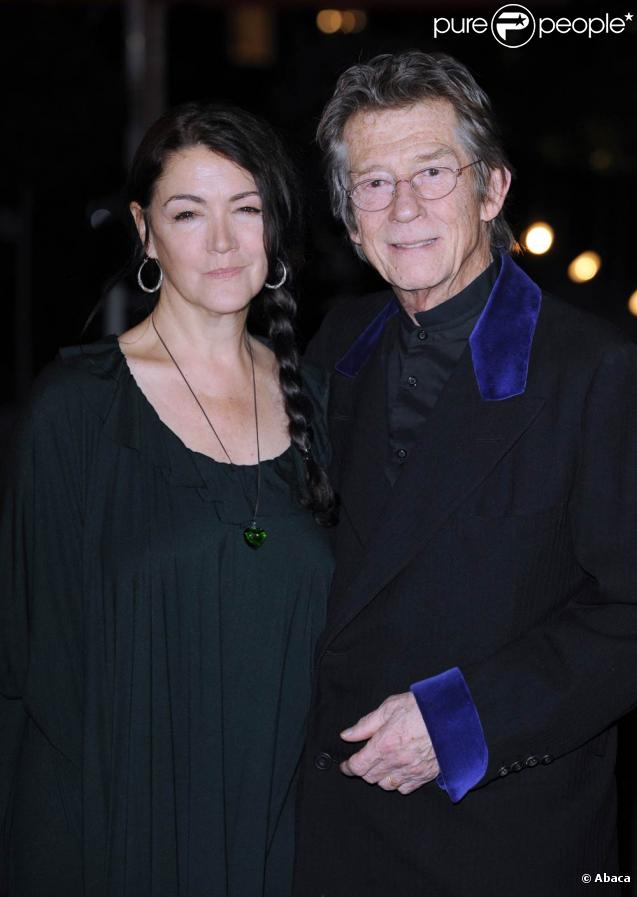 John Hurt accompagné de sa femme Anwen Rees Meyers, à l'occasion de la cérémonie de clôture du 53e London Film Festival, à Londres, le 28 octobre 2009 !