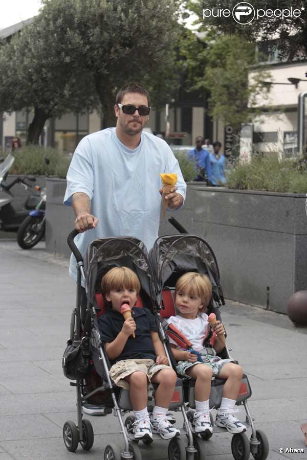Kevin Federline et ses fils à Paris en juillet 2009
