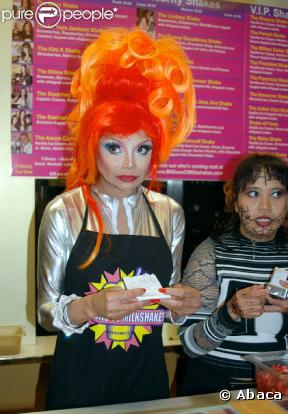 LaToya Jackson vend des milkshakes le 31 octobre à hollywood